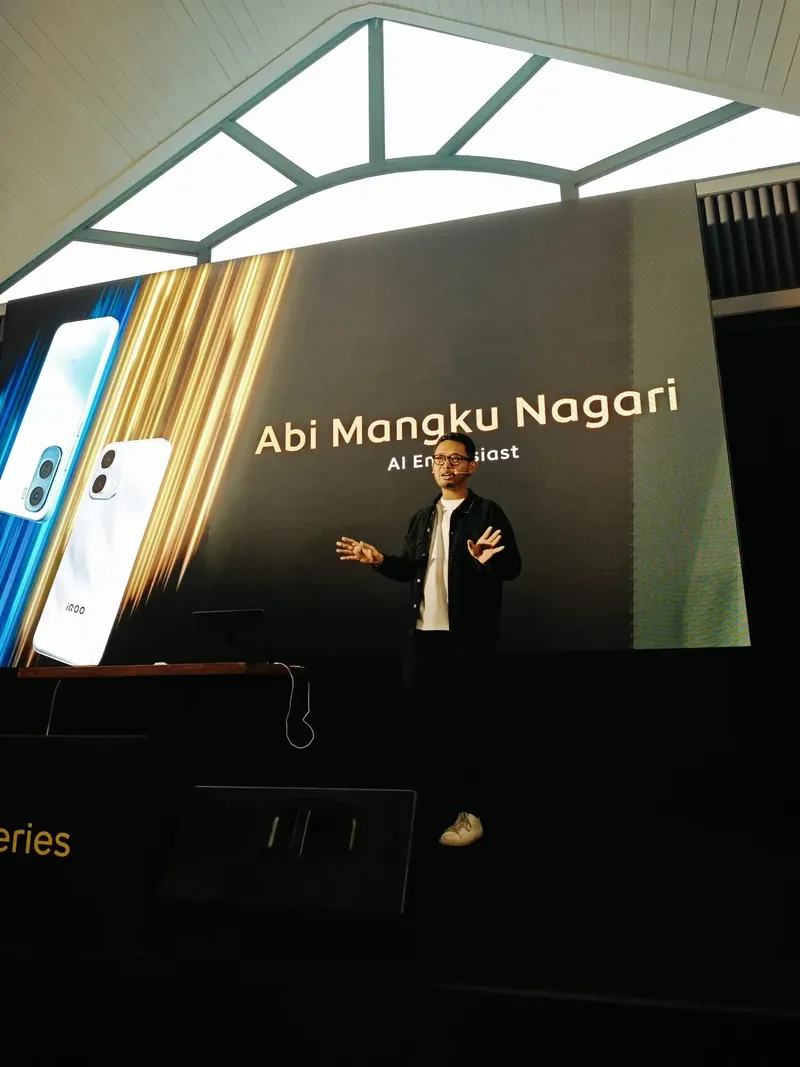Abi Mangku presenting on AI at the iQOO Z11 Series launch