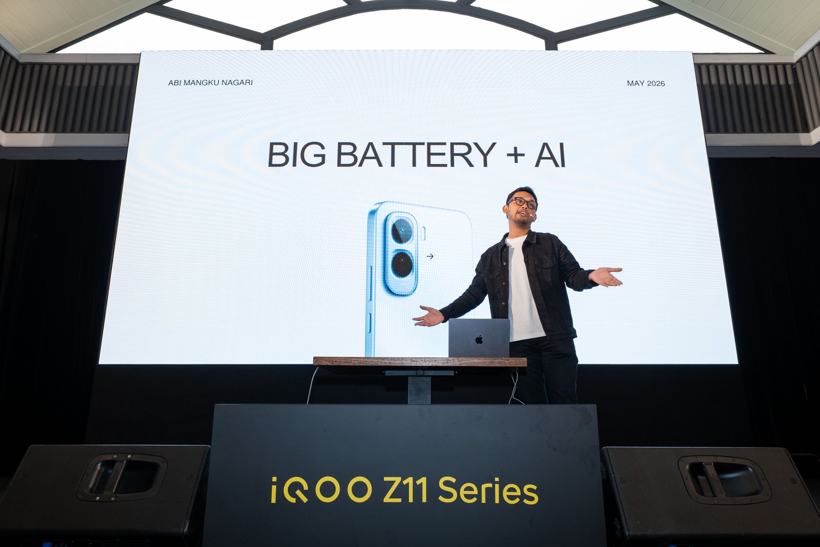 Abi Mangku speaking about the phone's AI features at the iQOO Z11 Series launch